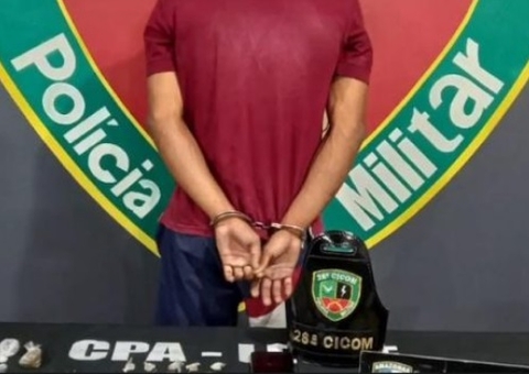 Homem com tornozeleira é preso com bolsa recheada de drogas em Manaus