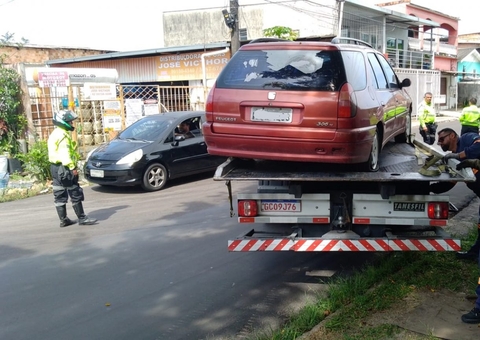 Cerca de 60 veículos são autuados durante fiscalização em Manaus
