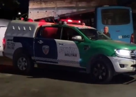 Cobrador leva coronhadas durante assalto a ônibus da linha 427 em Manaus