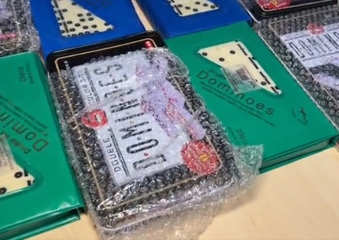 Assaltante é preso com jogos de dominó após se esconder em galeria em Manaus