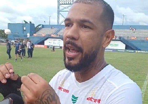 Atacante do Manaus, Hélio Paraíba cobra punição a árbitro após goleada; vídeo