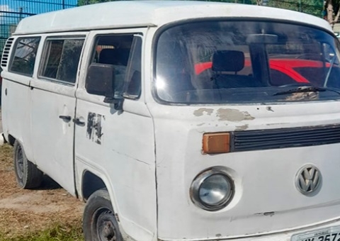 Motorista é preso ao passear em kombi com placa clonada em Manaus