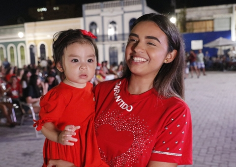 Transmissão da última noite do Festival de Parintins encanta torcedores em Manaus 