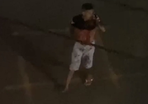 Vídeo mostra dono de lanchonete pedindo ajuda após ser baleado no rosto durante assalto no Amazonas