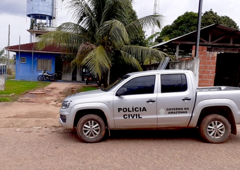 Suspeito de furtar canoa e arma de fogo é preso ao chegar em porto no Amazonas