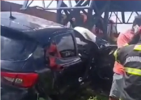 Vereador morre após bater carro contra placa em grave acidente