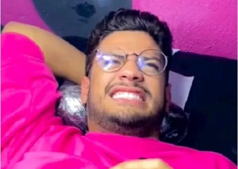 Ex-BBB Gabriel Santana faz tatuagem ousada em região íntima