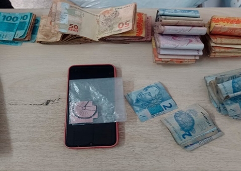 Casal é preso com drogas e 'bolada' de dinheiro em Manaus