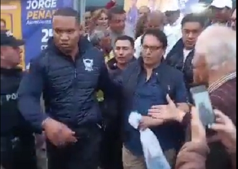 Vídeo mostra momento em que candidato à Presidência do Equador é morto a tiros