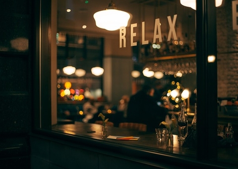 Atirador mata 4 pessoas em bar nos EUA