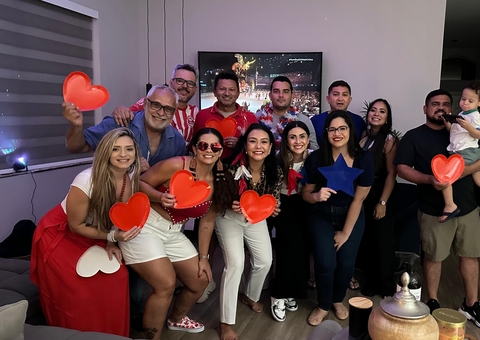 Amazonenses que moram no exterior assistem ao Festival de Parintins