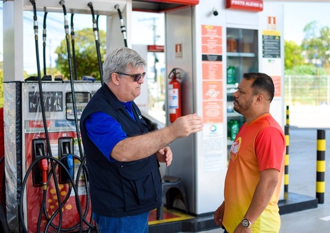 Após aumento do preço da gasolina, Procon fiscaliza postos em Manaus