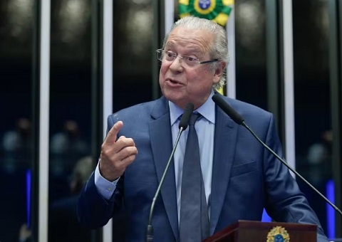 Ex-ministro José Dirceu é internado em São Paulo