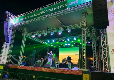 Feira de agronegócios atrai centenas de pessoas na Nilton Lins