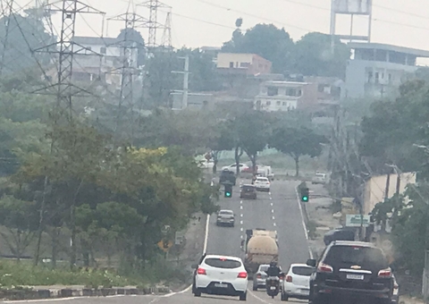 Onda de fumaça encobre Manaus após queimadas no interior do Amazonas, diz prefeitura