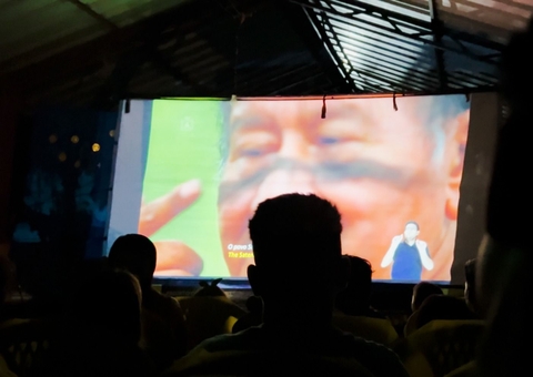 Crianças do espectro autista têm sessão de cinema especial no Alvorada