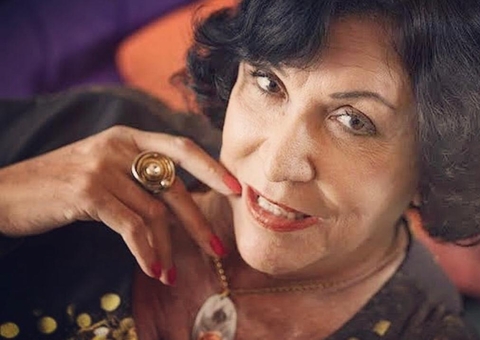 Atriz Ítala Nandi faz cena de orgia aos 82 anos