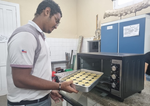 Projeto leva ensino de Química de forma lúdica para estudantes de Manaus