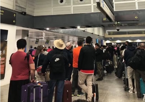 Voos são desviados para Manaus devido à fumaça de queimadas em Rondônia