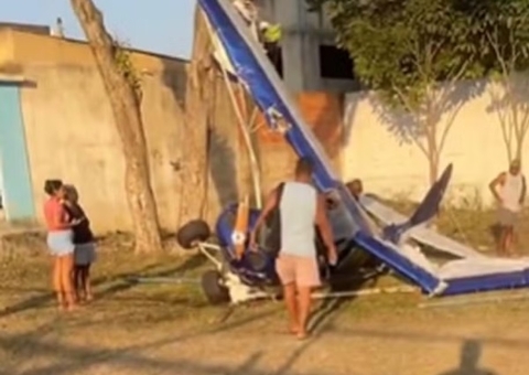 Avião fica destruído após pouso forçado no Rio de Janeiro