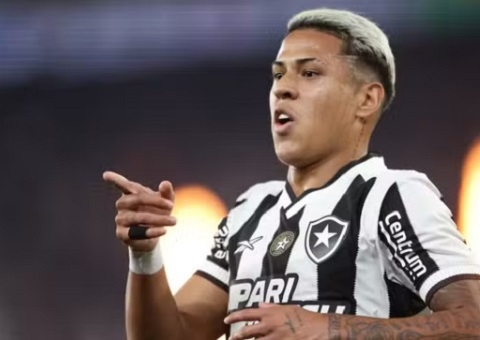 Botafogo volta à liderança após vencer Flamengo de goleada