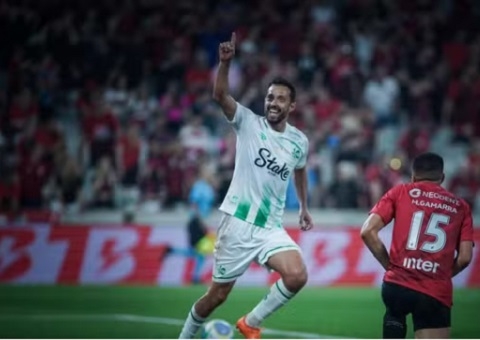 Juventude vence o Athletico, por 2 a 1, e se afasta do Z4 do Brasileiro