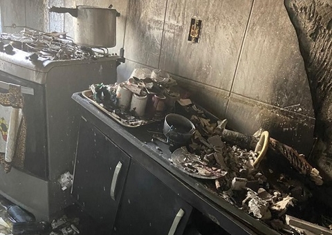 Apartamento fica destruído após pegar fogo em condomínio no São José