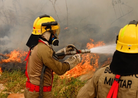 Bombeiros combatem mais de 360 focos de incêndios em Humaitá e Apuí