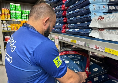 Marcas de ração para cães e gatos são reprovadas em Manaus