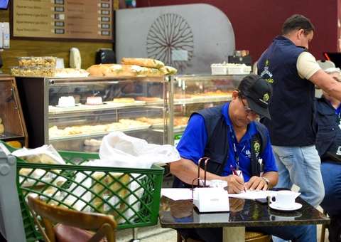 Supermercado é autuado por vender bacalhau fora da validade em Manaus