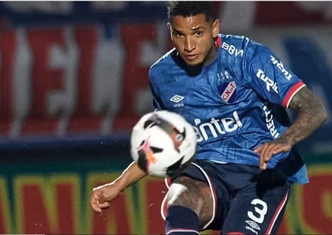 Izquierdo tem 'quadro neurológico crítico', diz boletim médico