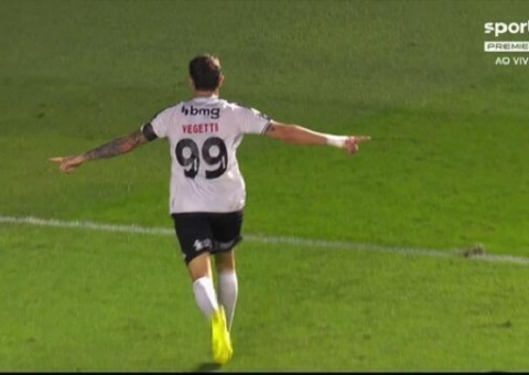 Vasco vence Athletico de virada na Copa do Brasil