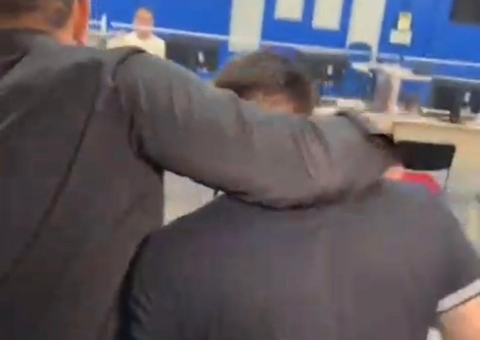 Motoboy se entrega à polícia após linchamento de homem em Manaus