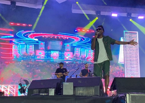 Manauaras aproveitam clima ameno e curtem 2ª noite do Passo a Paço