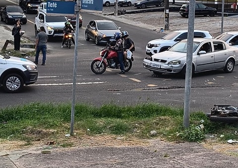 Motociclista é arremessado após ser atingido por carro na Cachoeirinha