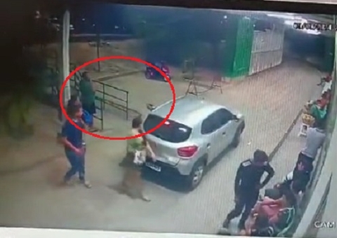 Veja momento em que criminosos tentam matar homem em frente a UPA em Manaus