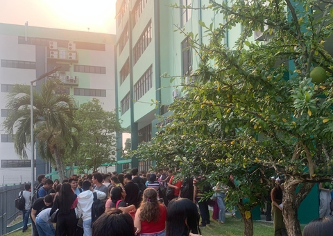 Princípio de incêndio atinge prédio da UEA na Cachoeirinha