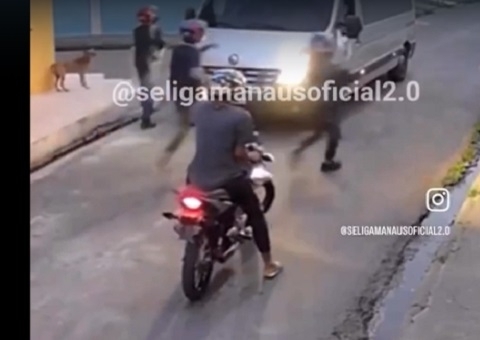 Policial atira em criminosos e frustra assalto à rota no Alvorada; vídeo