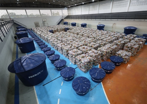 Governo entrega 150 toneladas de alimentos para municípios afetados pela estiagem no Alto Solimões