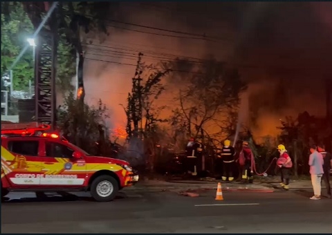 Área de mata pega fogo no Distrito Industrial