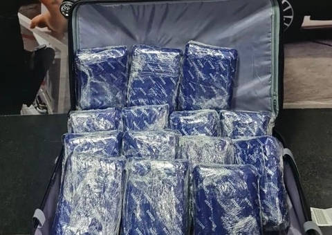 Passageira é presa após embarcar em Manaus com mais de 16 kg de drogas