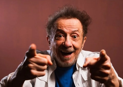 Tom Zé é internado após sofrer queda em casa em São Paulo