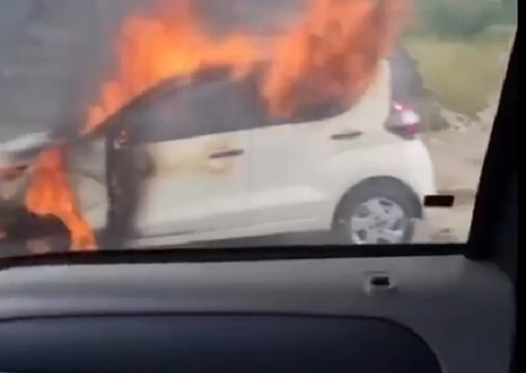 Vídeo mostra o momento em que carro pega fogo no Planalto