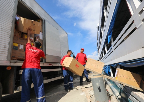 Municípios afetados pela seca já receberam 2,1 mil toneladas de alimentos no Amazonas