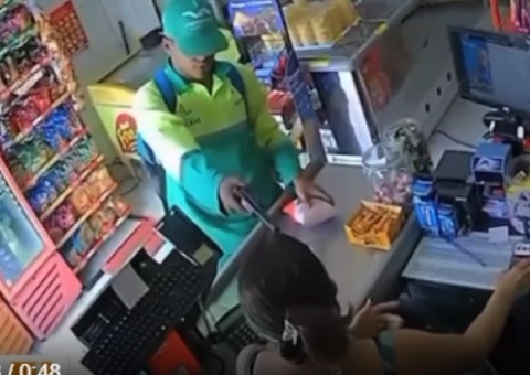 Criminoso se veste de gari e assalta padaria em Maceió
