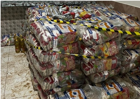 Cestas básicas são apreendidas em galpão em Envira