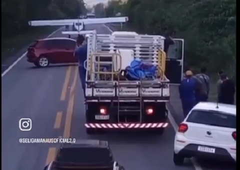 Vídeo mostra avião no meio da pista antes de cair na BR-174