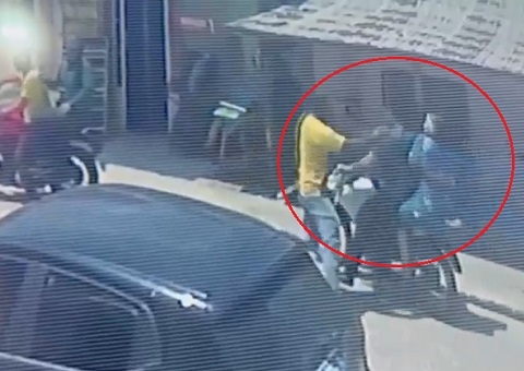 Homem agride filha de prefeito no meio da rua em Atalaia do Norte; vídeo