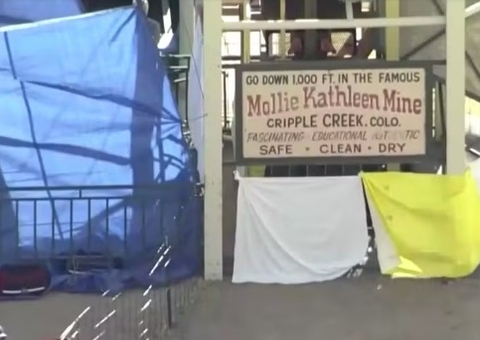 Turistas são resgatados após 8 horas presos em mina de ouro nos EUA