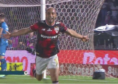 São Paulo vence o Vasco com show de Lucas e dá paz a Zubeldía